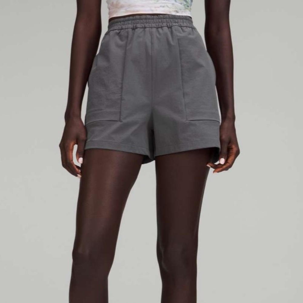 Lululemon Lab Relaxed-Fit Super-High-Rise Short 3"
Anchor
